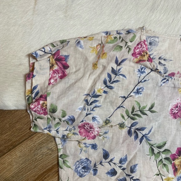 Via Signoria linen top with vibrant floral print pattern - Picture 4 of 10
